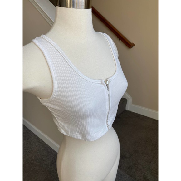 Boohoo white ribbed zip up tank top, size small - Picture 6 of 12